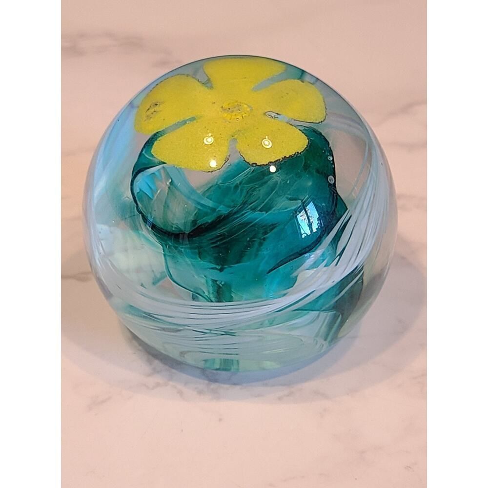 Caithness Buttercup Yellow Flower Glass Paperweight Made In Scotland EUC #23384